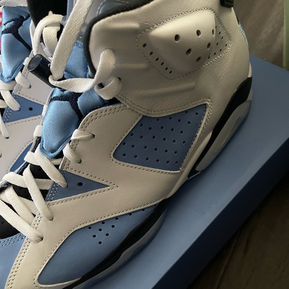 Jordan Retro 6 UNC White University Blue - Size Men’s 12 - Picture 3 of 5